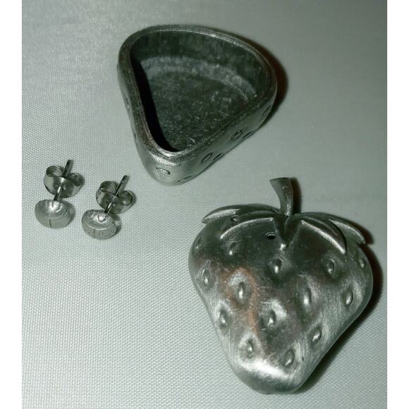 Vintage Ms Dee Strawberry Jewelry Brooch/Pin Ladybug Earrings Pewter Trinket Box - Picture 3 of 7